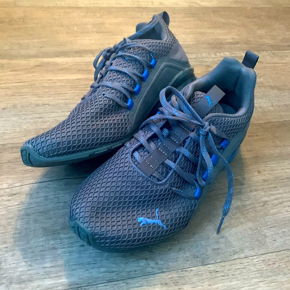 Men’s Puma Grey/Blue Sneakers Like NEW! 7.5/womens 9.5